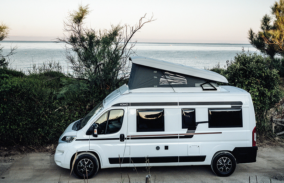 CamperVan mit Blick auf das Meer