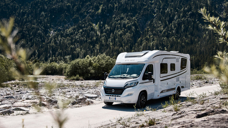 Wohnmobil in der Natur